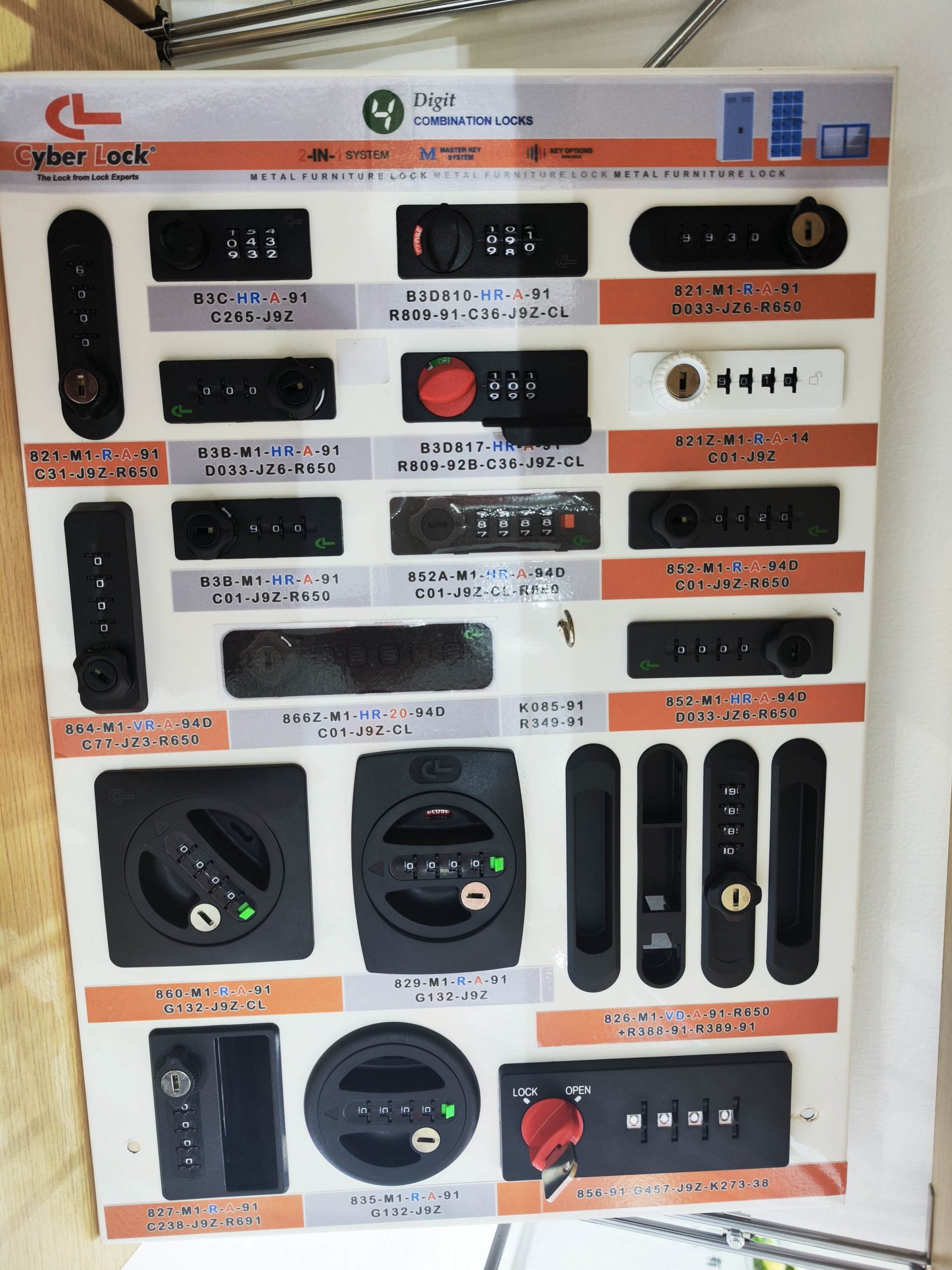 Storage Room Lock System 12 Door Metal Storage Locker with Electronic Locking Mechanism - IGO